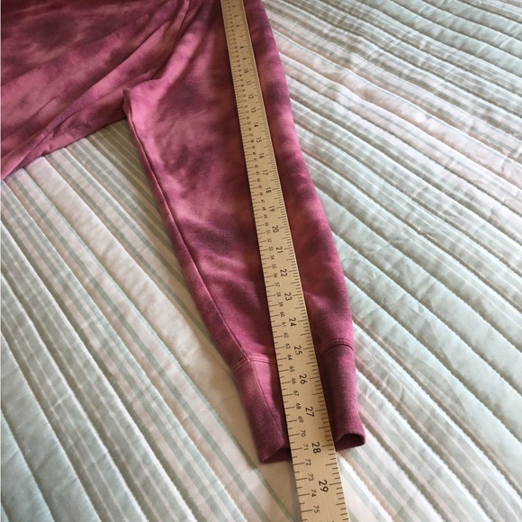 Lightweight sweatshirt women’s 1X. Shades of pink & mauve 4% spandex= stretchy - Picture 4 of 5